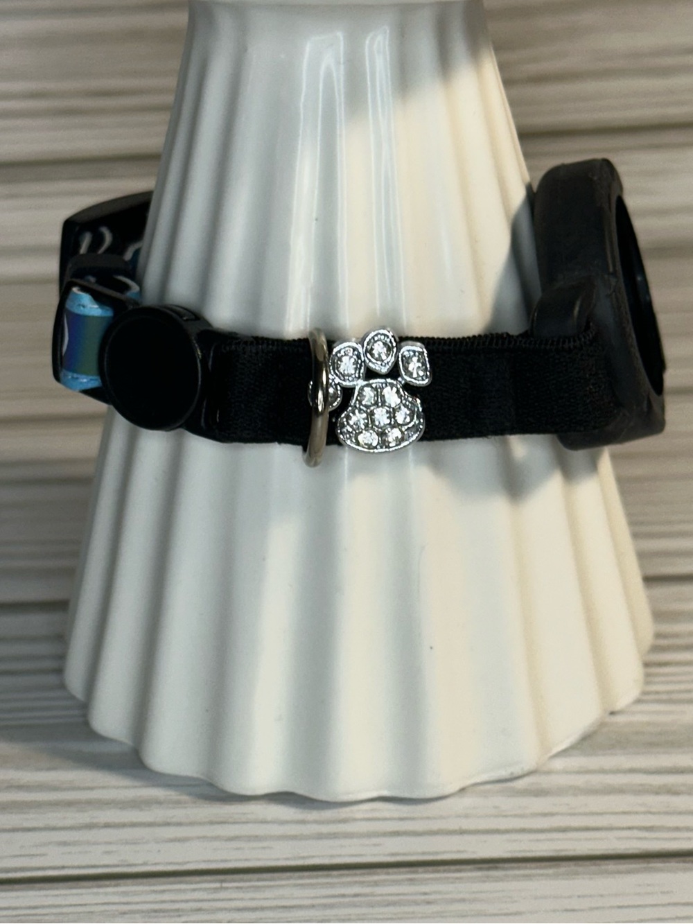 Reflective AirTag Holder Cat Collar With Rhinestone Paw Print Size XS Blue
